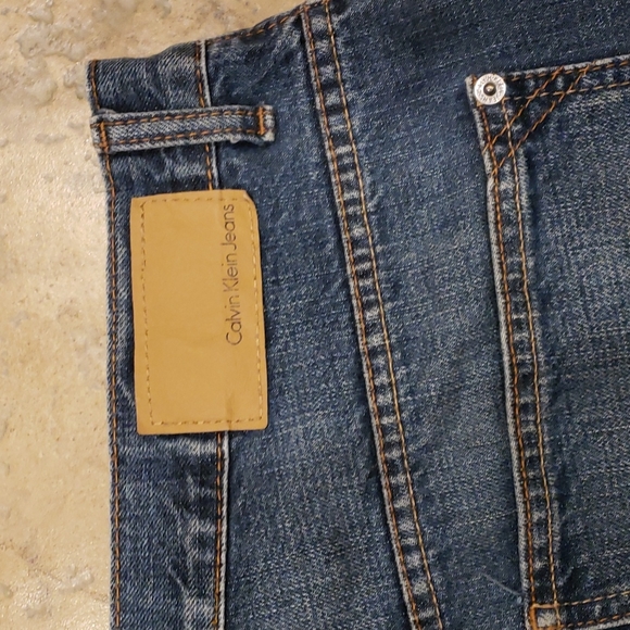 Calvin Klein Relaxed Straight Fit Jeans - Picture 8 of 9